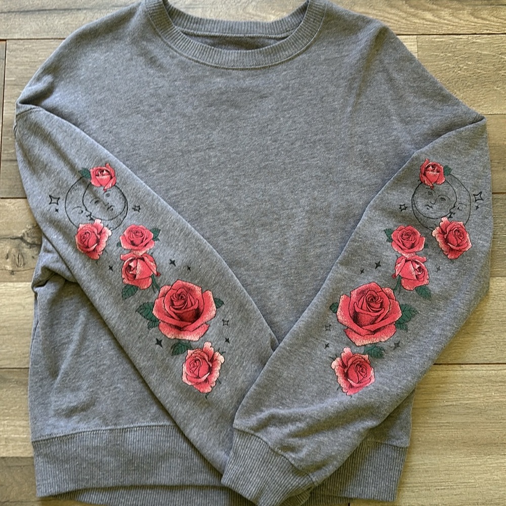 Oversized crew neck with pretty details down both arms